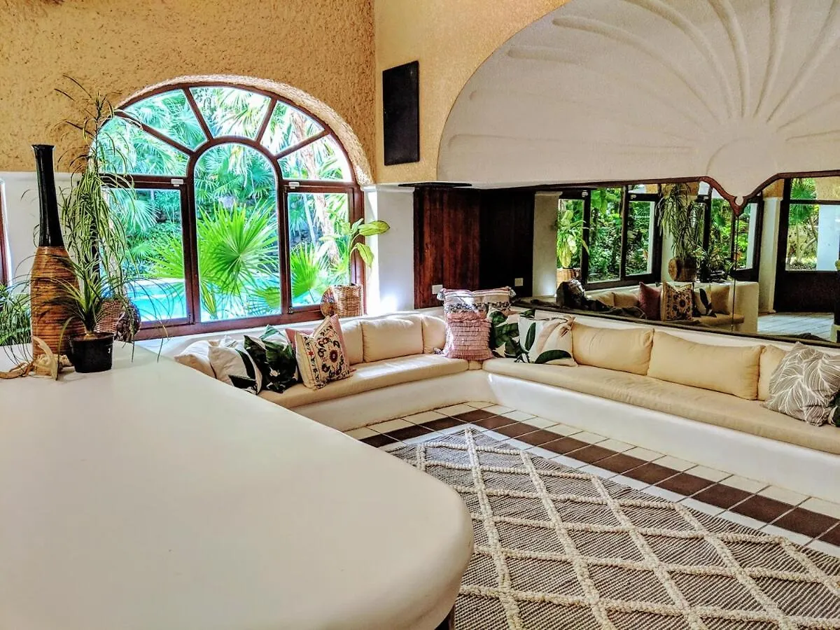 Kontakte von Villa Steps To Beach Sleep 29 Largest Pool In Playa
